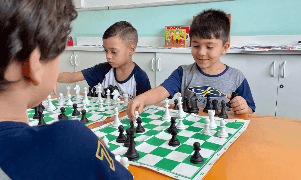 Escola de Goiânia incentiva o xadrez desde cedo entre as crianças