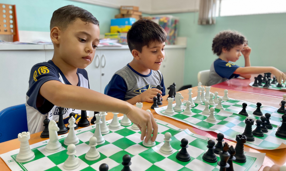 Escola de Goiânia incentiva o xadrez desde cedo entre as crianças