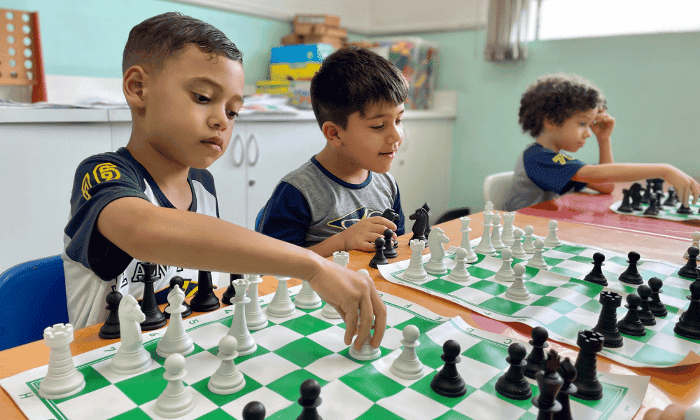 A evolução do raciocínio aprendendo a jogar xadrez - Reinventando a Escola